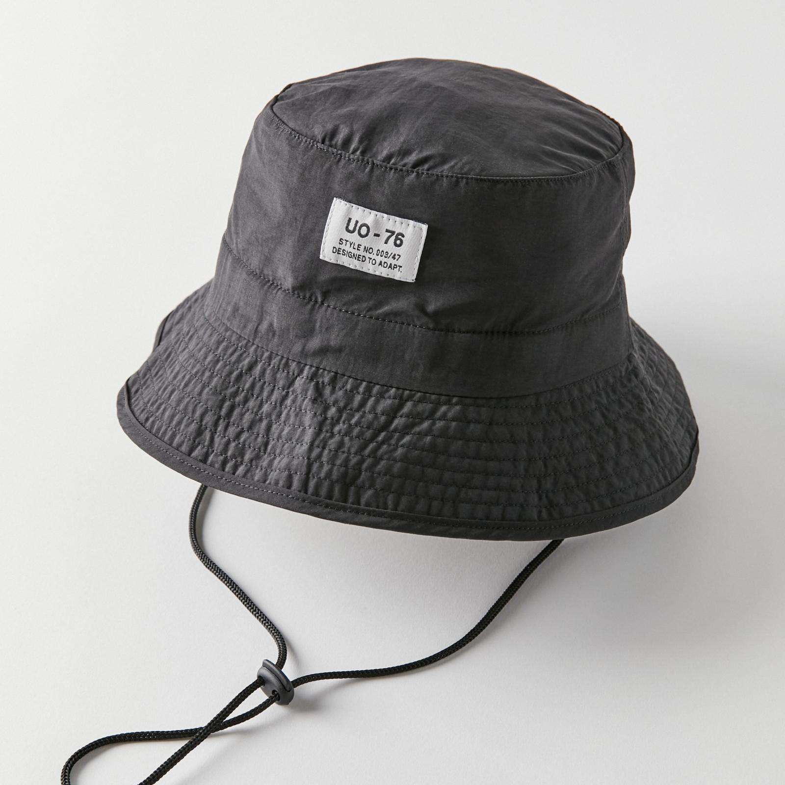 Black safari bucket hat with reinforced brim and crinkled cotton fabric